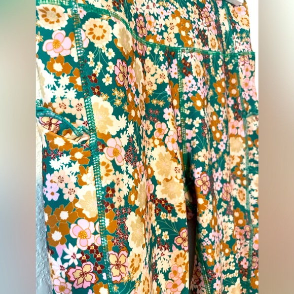 Ebb and Flow floral leggings Women’s size small - Picture 4 of 8